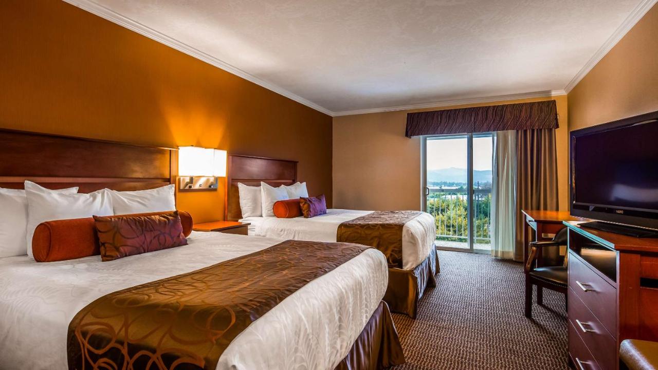 Queen Room with Two Queen Beds - Non-Smoking at Best Western Plus Landmark Inn