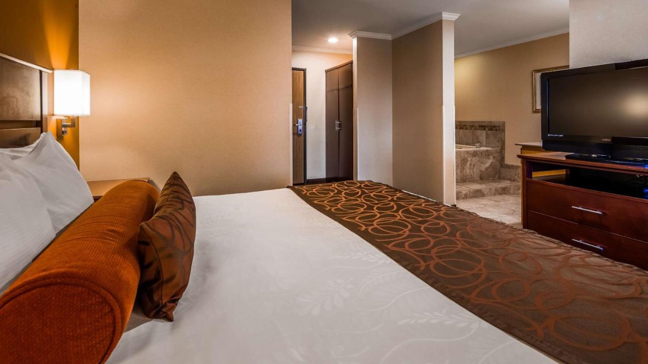 King Suite with Spa Bath at Best Western Plus Landmark Inn