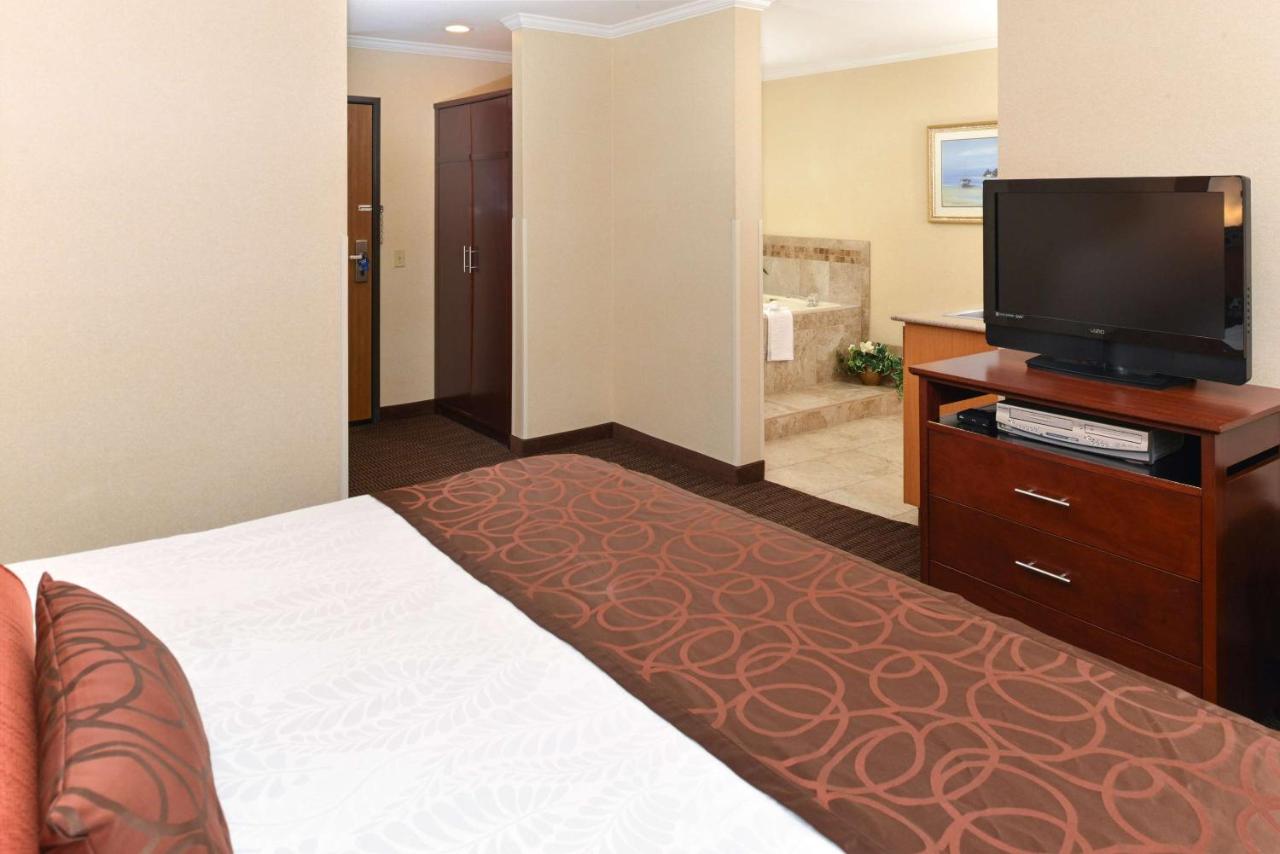 King Suite with Spa Bath at Best Western Plus Landmark Inn