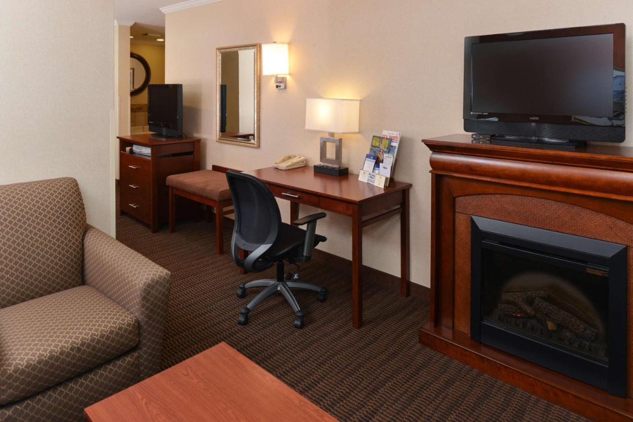 King Suite with Spa Bath at Best Western Plus Landmark Inn