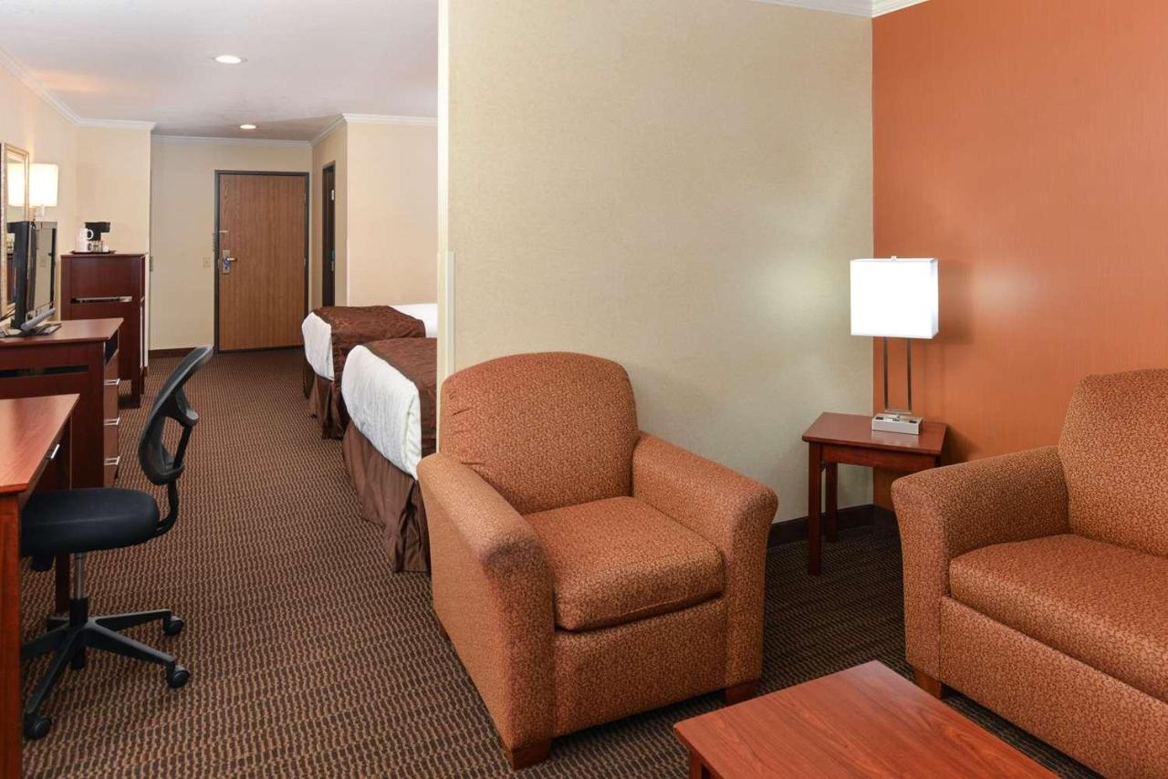 Queen Suite with Queen Beds - Non-Smoking at Best Western Plus Landmark Inn