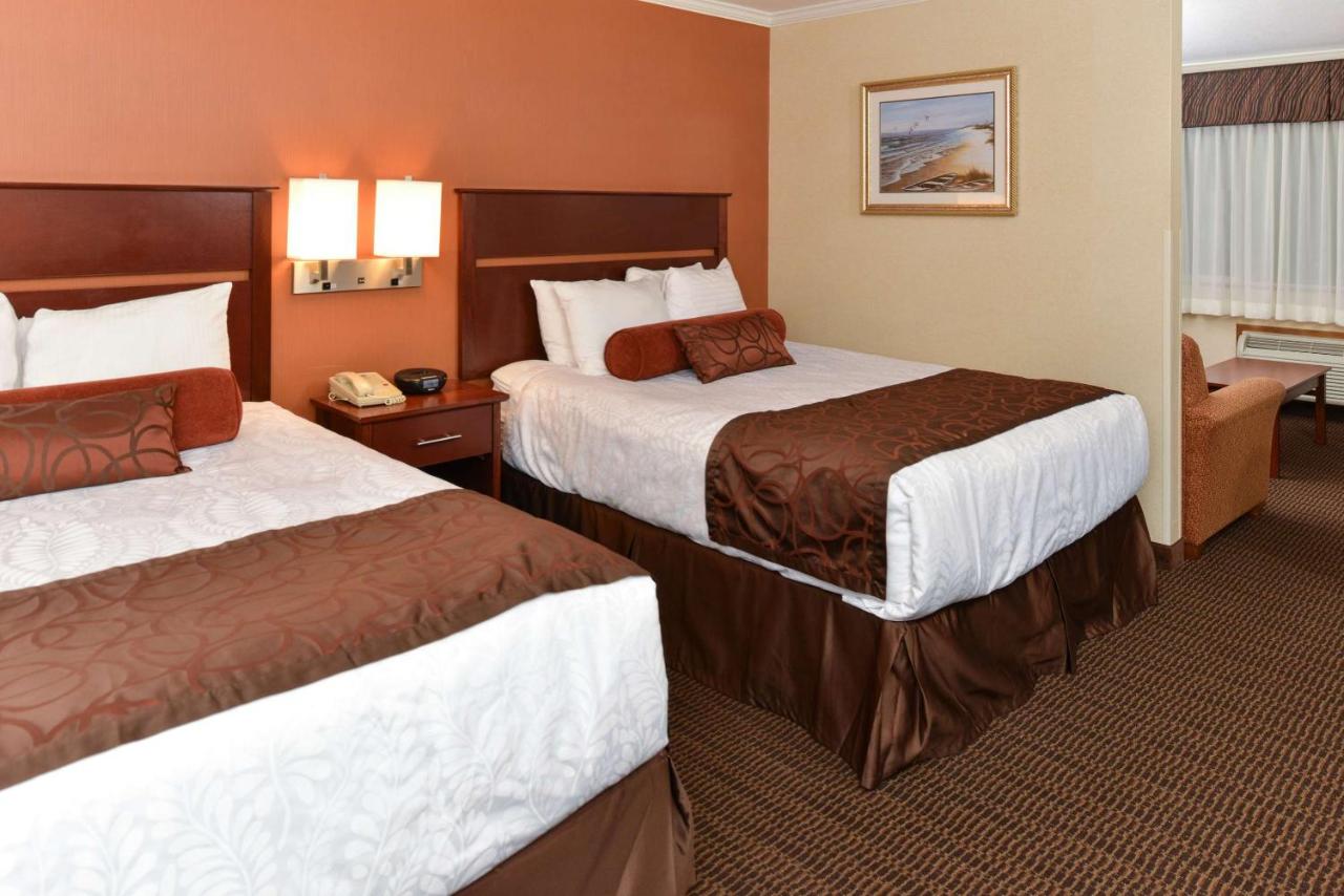 Queen Suite with Queen Beds - Non-Smoking at Best Western Plus Landmark Inn