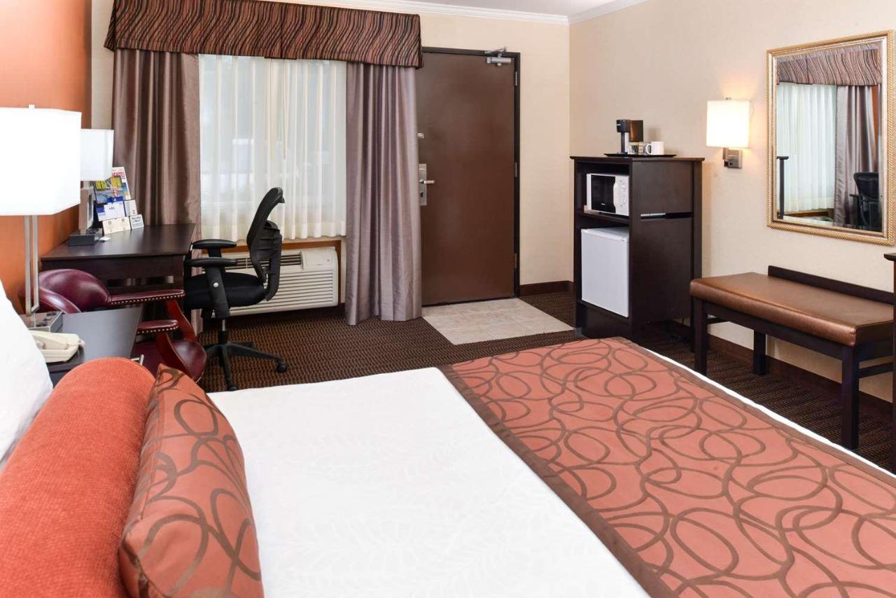 Queen Room with Mobility Accessible Roll-In Shower at Best Western Plus Landmark Inn