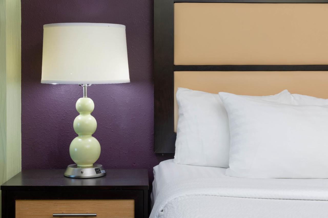 Deluxe Queen Room with Two Queen Beds at La Quinta Inn & Suites by Wyndham Hinesville - Fort Stewart