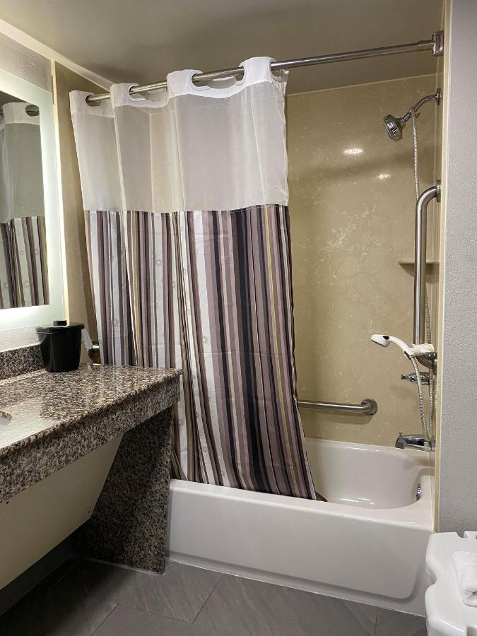 King Room - Disability Access at La Quinta Inn & Suites by Wyndham Clarksville