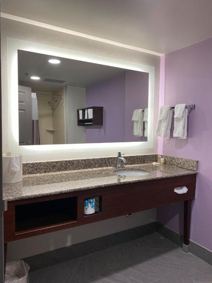 Deluxe Executive King Suite at La Quinta Inn & Suites by Wyndham Clarksville