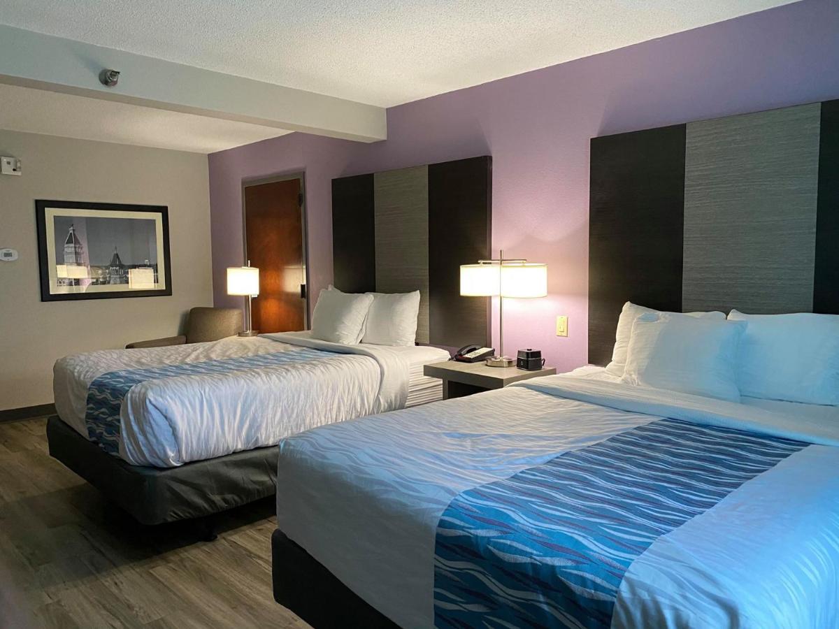 Queen Room with Two Queen Beds - Mobility Access at La Quinta Inn & Suites by Wyndham Clarksville