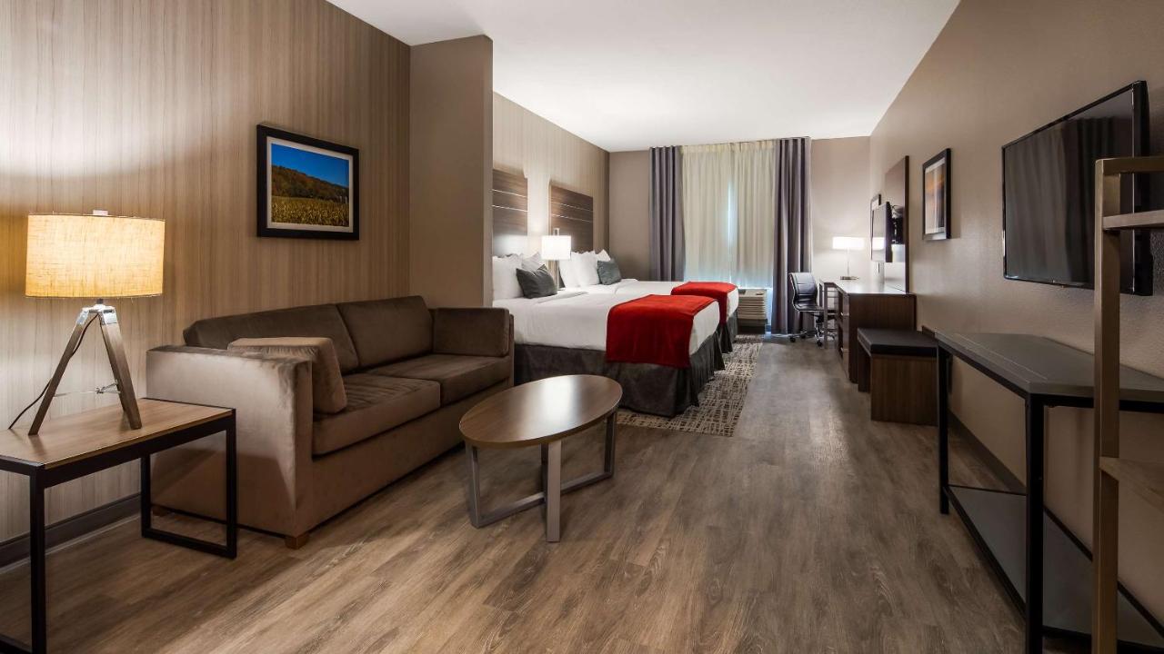 Queen Suite with Two Queen Beds and Bath Tub - Disability Access at Best Western Plus LaCrescent / LaCrosse