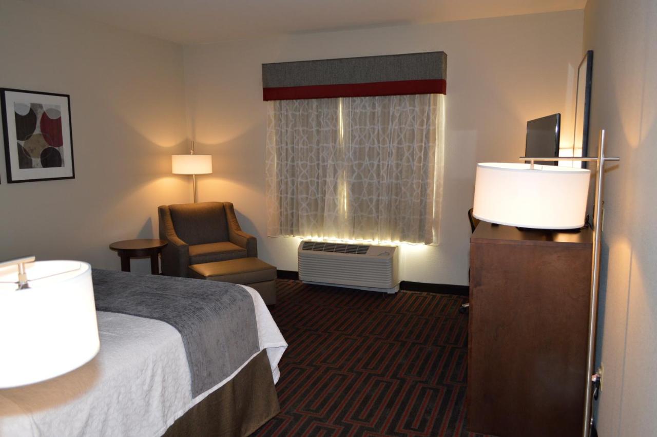 King Room with Street View at Best Western Plus Stevens County Inn