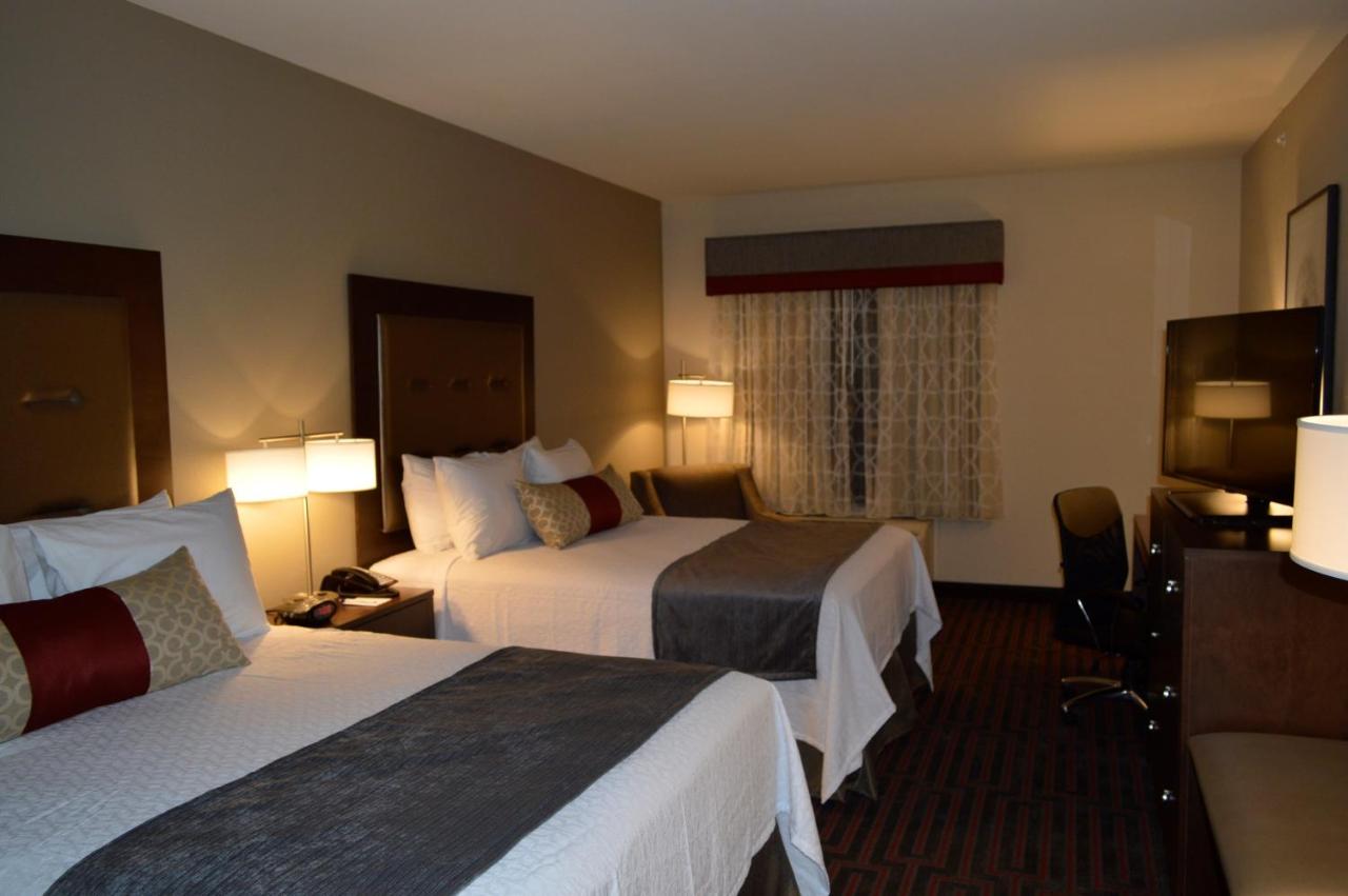 Queen Room with Two Queen Beds at Best Western Plus Stevens County Inn