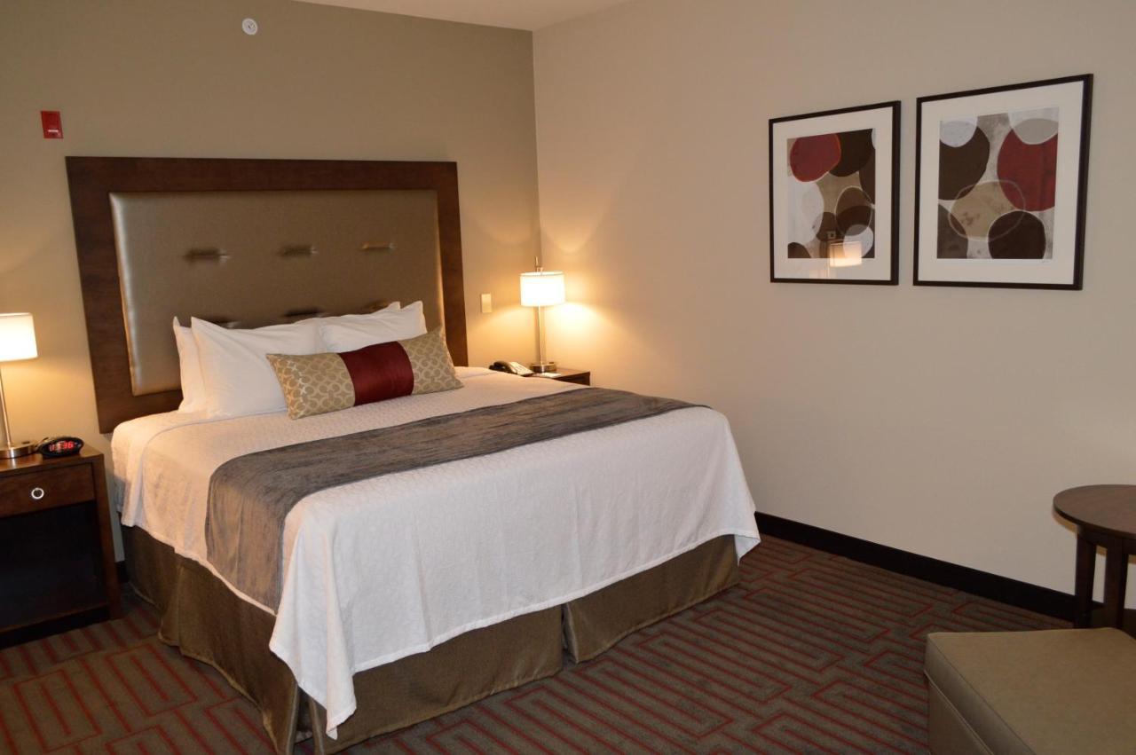 King Room with Street View at Best Western Plus Stevens County Inn