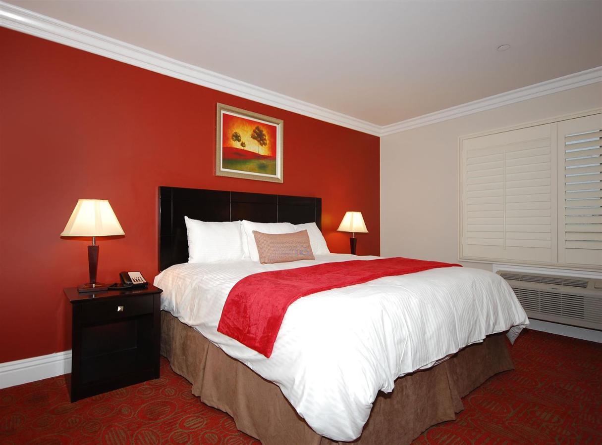 Queen Room with Two Queen Beds at Best Western Burbank Airport Inn
