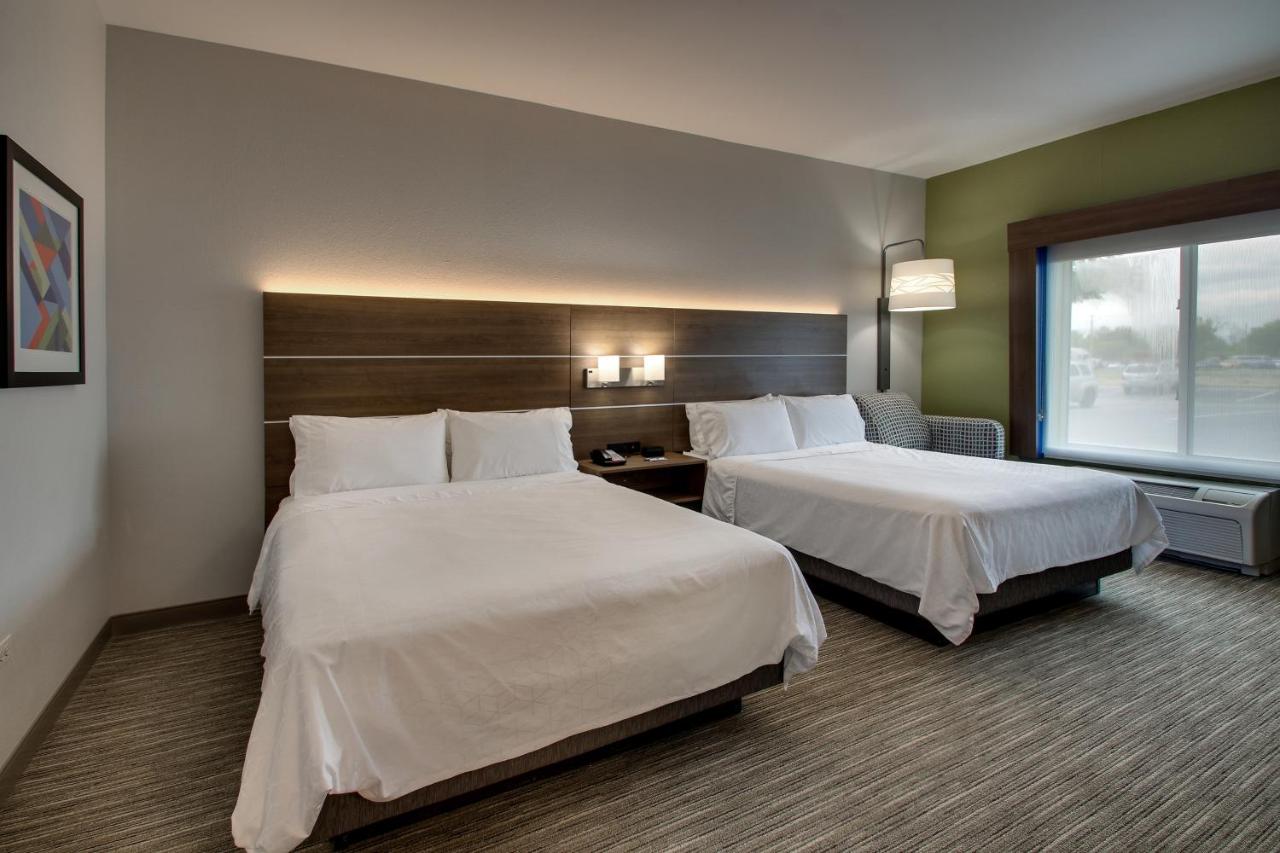 Room Selected at Check-In at Holiday Inn Express & Suites Waukegan by IHG