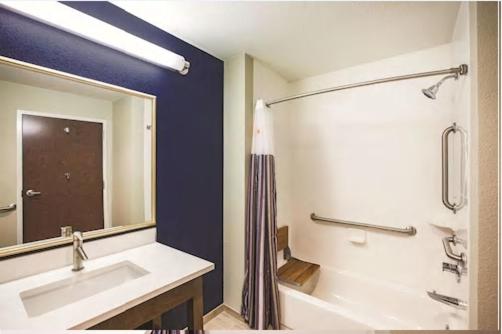 King Room with Mobility/Hearing Impaired Access - Non-Smoking at La Quinta Inn & Suites by Wyndham Wichita Northeast