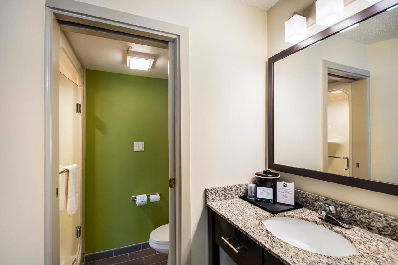 King Room with Whirlpool - Non-Smoking at Quality Inn Grasonville near Kent Island