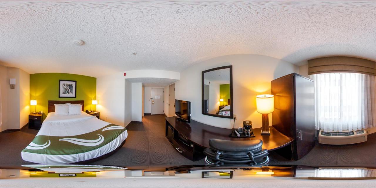 Efficiency Queen Suite with Whirlpool - Non-Smoking at Quality Inn Grasonville near Kent Island