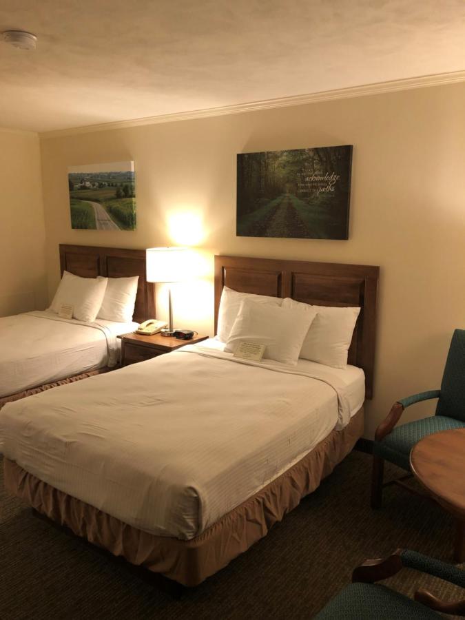 Standard Double Room with Two Double Beds at Bird in Hand Family Inn
