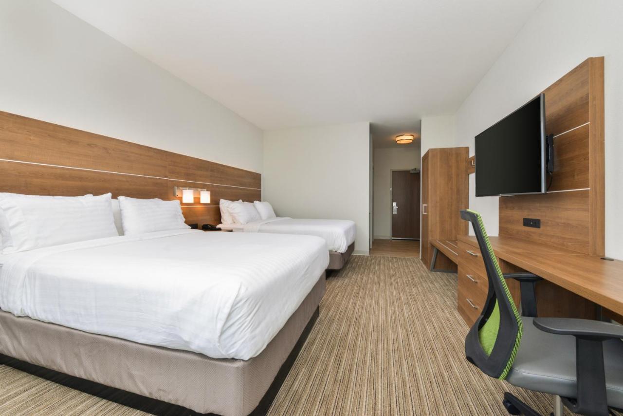  | Holiday Inn Express & Suites Chadron
