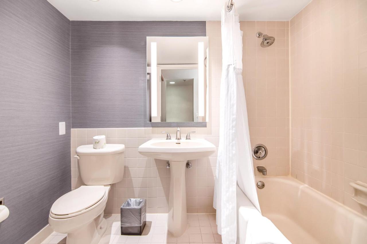 Deluxe King Room at Miami Lakes Hotel