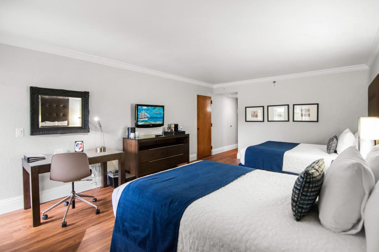 Deluxe Double Room at Miami Lakes Hotel