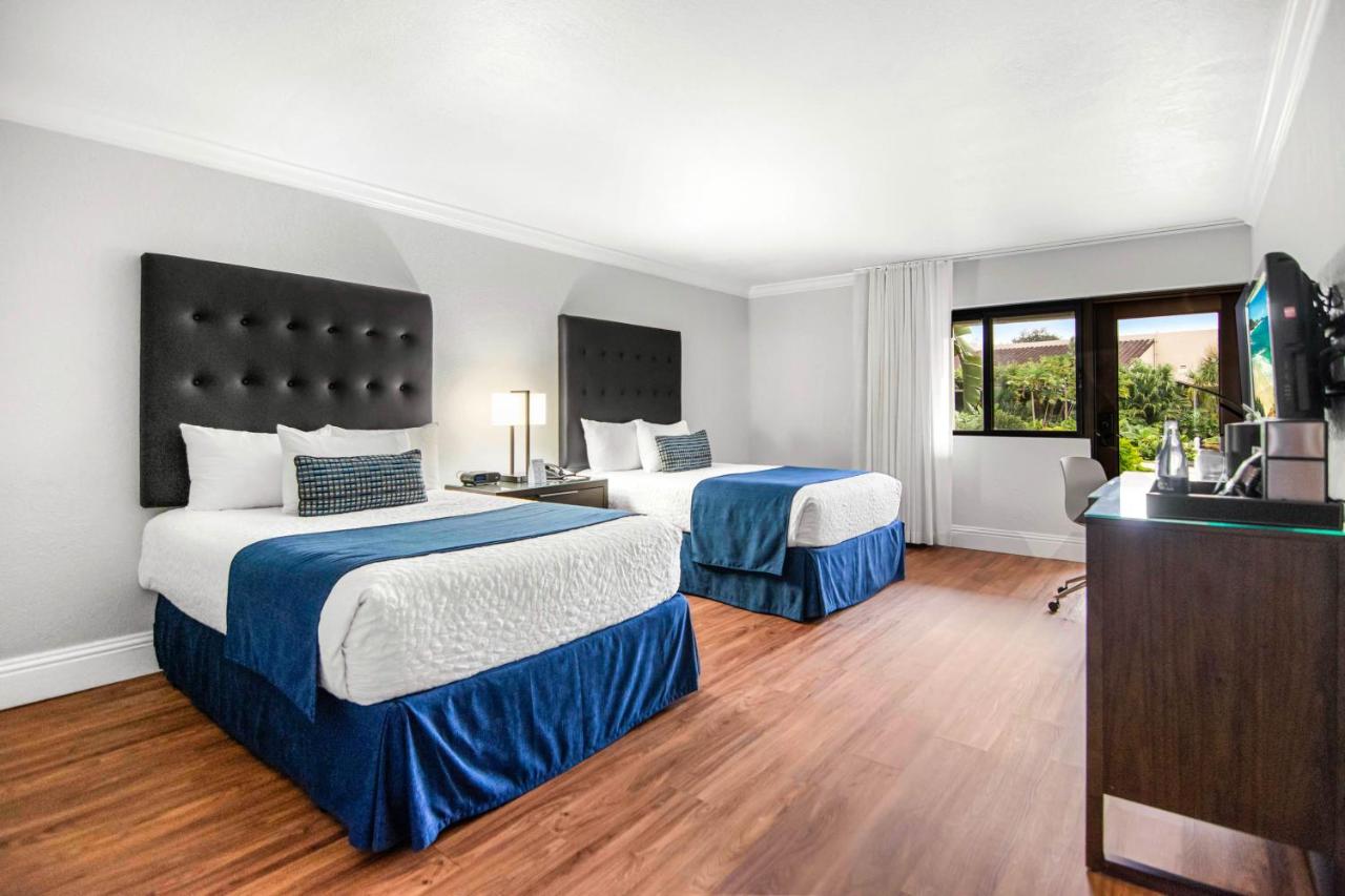 Deluxe Double Room at Miami Lakes Hotel