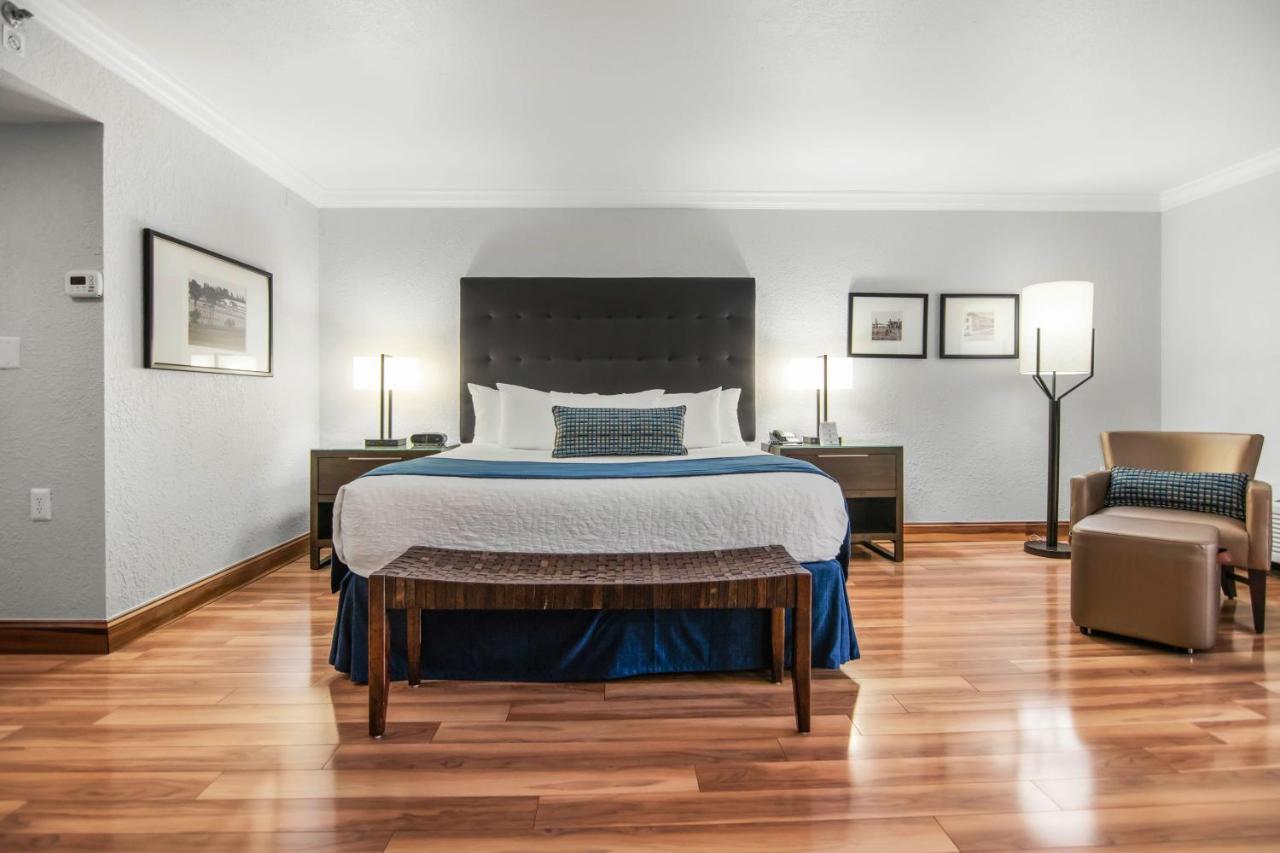Junior King Suite at Miami Lakes Hotel