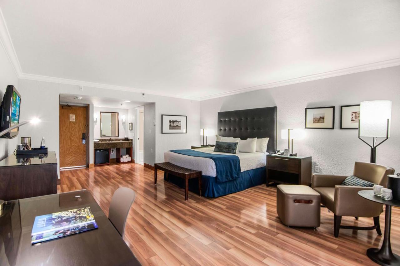 Junior King Suite at Miami Lakes Hotel