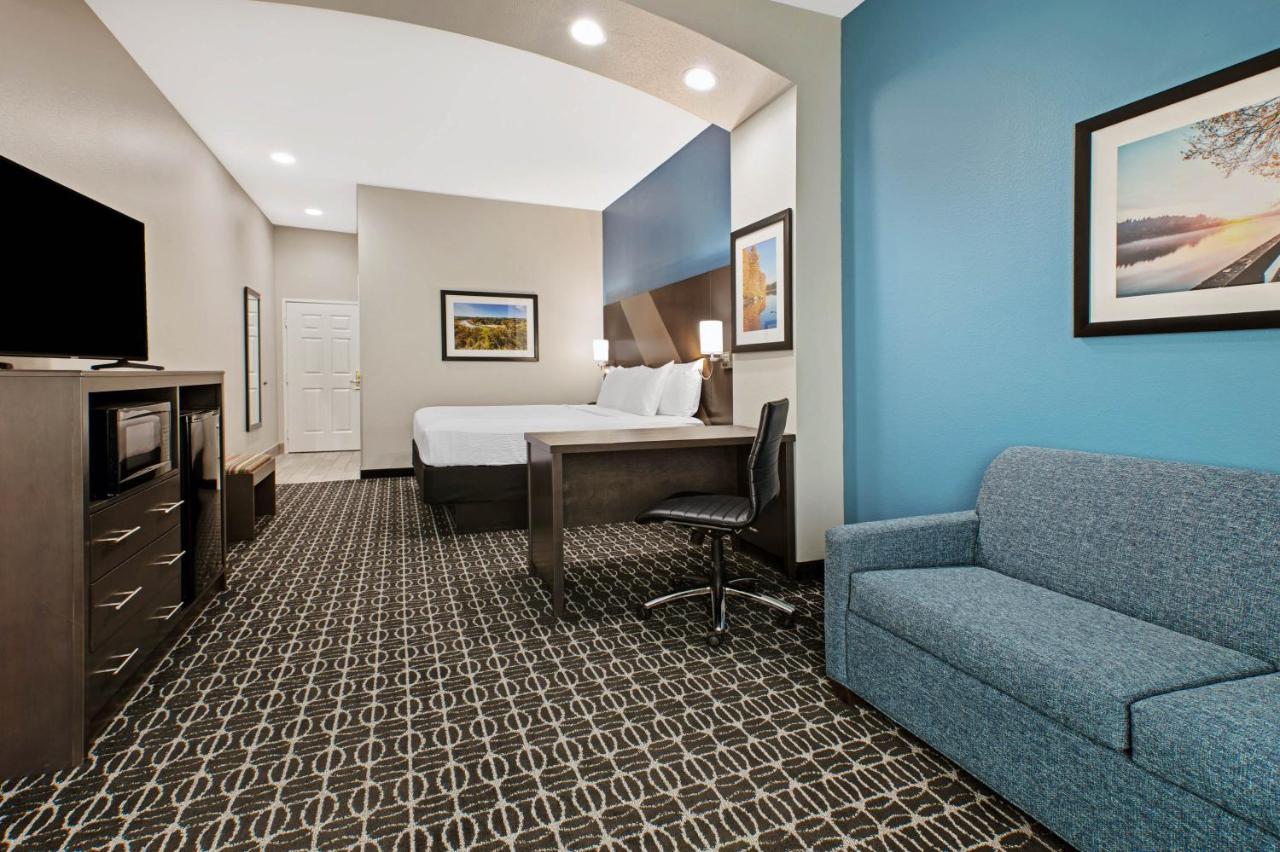 Deluxe King Suite at La Quinta Inn & Suites by Wyndham Sulphur Springs