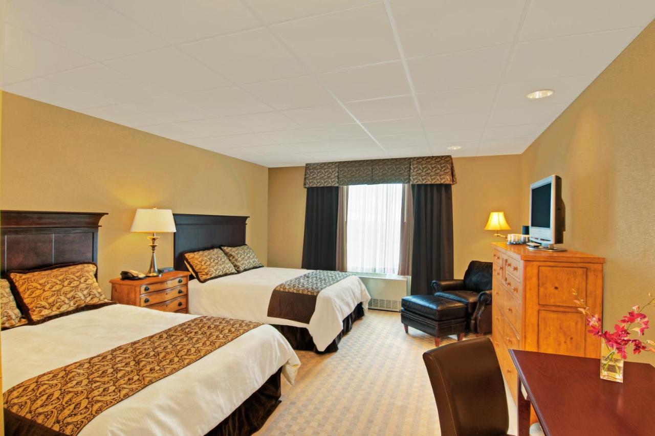 Queen Room with Two Queen Beds at Castle Hill Resort And Spa