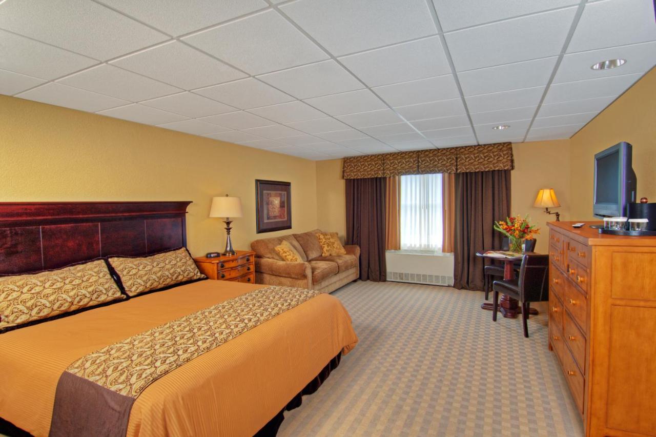 King Room with Sofa Bed at Castle Hill Resort And Spa