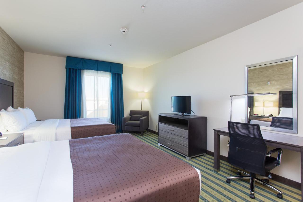 Room with Two Beds - Hearing Accessible - Non-Smoking at Holiday Inn Texarkana Arkansas Conv Ctr, an IHG Hotel