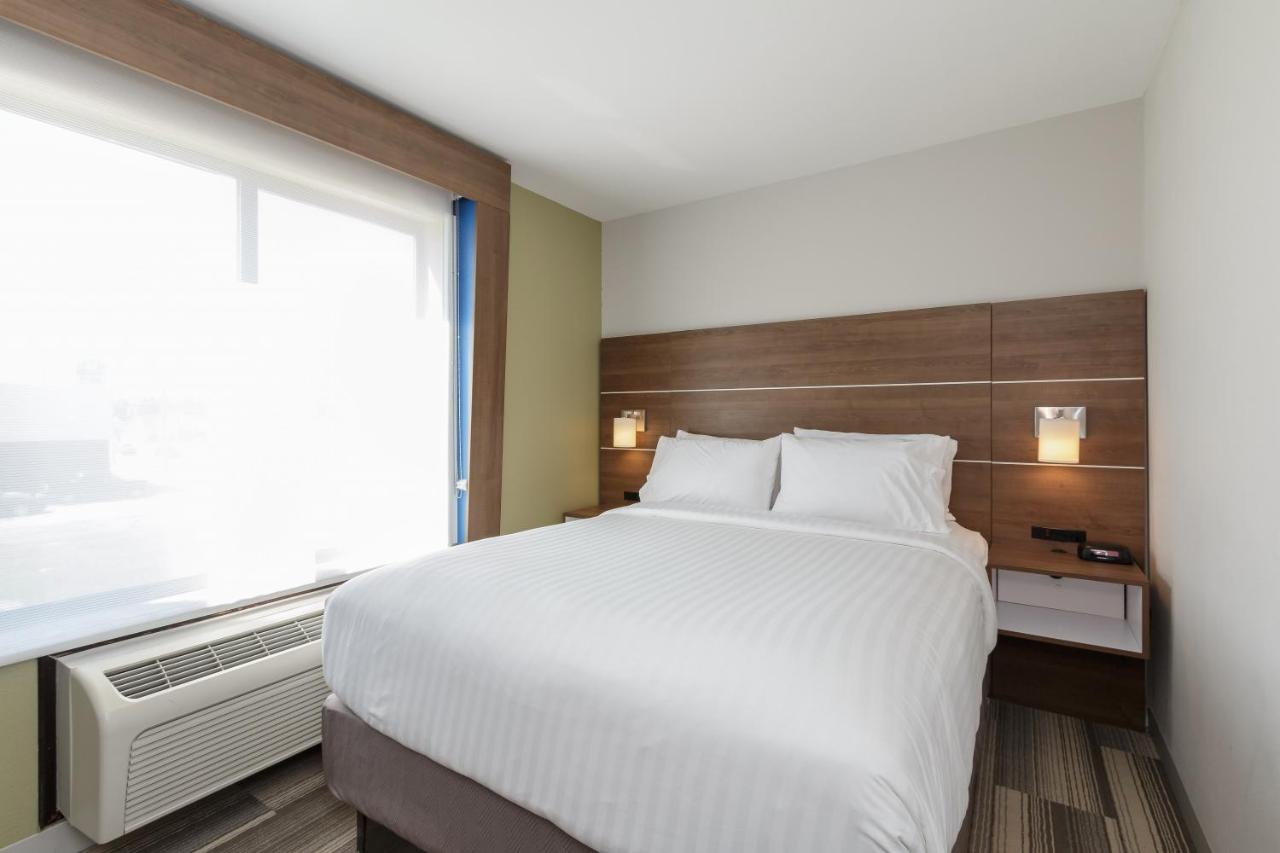Executive Suite - Non-Smoking at Holiday Inn Express Hotel & Suites South Bend by IHG
