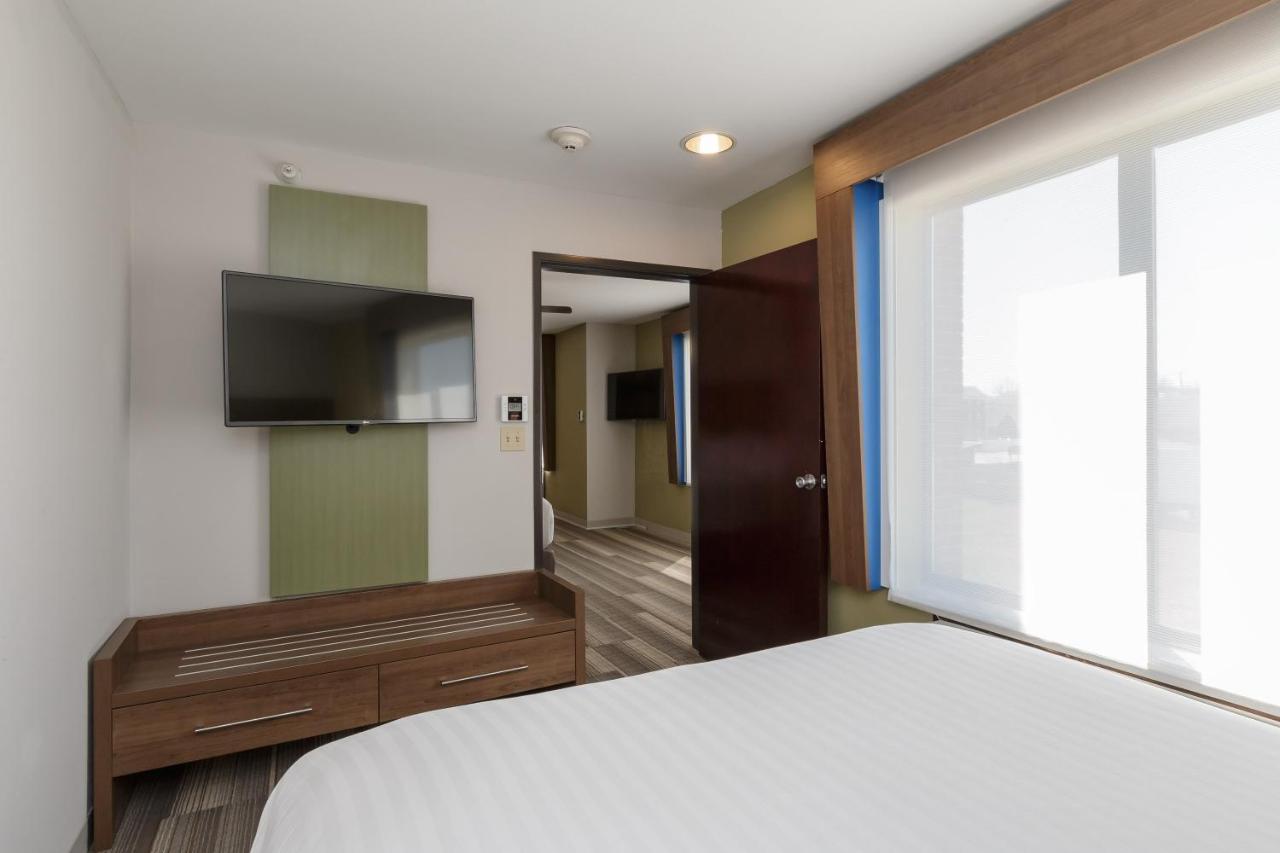 Executive Suite - Non-Smoking at Holiday Inn Express Hotel & Suites South Bend by IHG