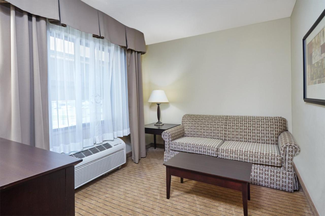 Deluxe Twin Room - Hearing Accessible at Holiday Inn Express Hotel & Suites Madison-Verona by IHG