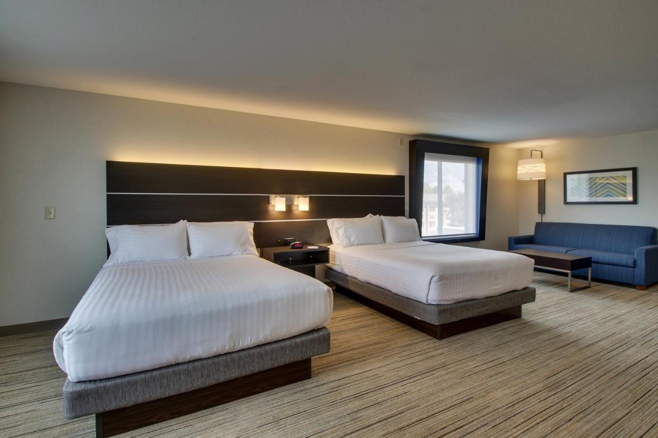 Deluxe Twin Room - Hearing Accessible at Holiday Inn Express & Suites Morris by IHG
