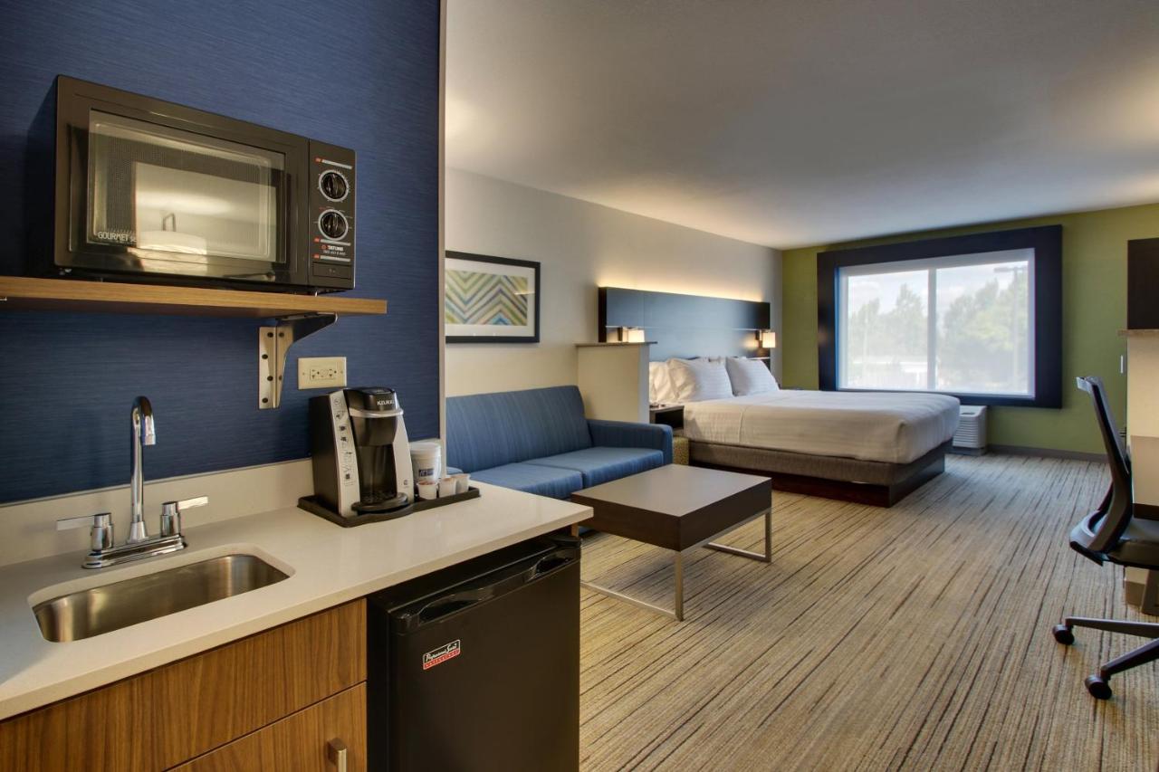Suite - Mobility Access/Hearing Accessible at Holiday Inn Express & Suites Morris by IHG