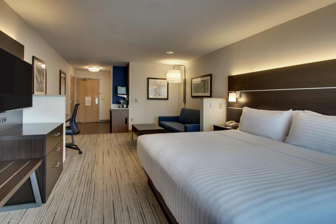 Suite - Mobility Access/Hearing Accessible at Holiday Inn Express & Suites Morris by IHG