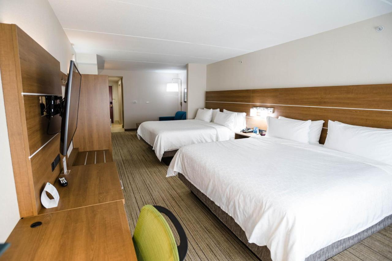 2 King Suite with Pullout Sofa at Holiday Inn Express & Suites Knoxville-Farragut by IHG