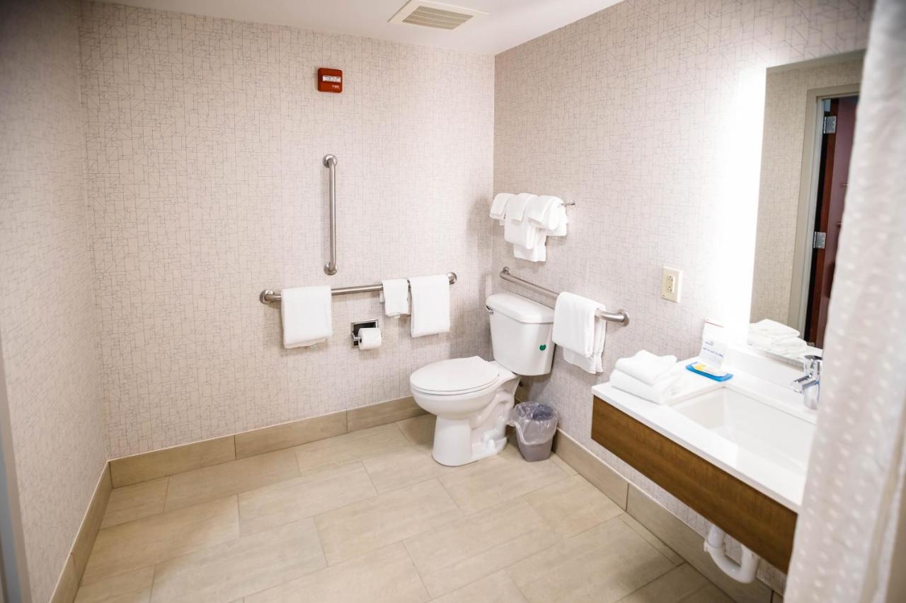 King Room - Mobility Access/Hearing Accessible at Holiday Inn Express & Suites Knoxville-Farragut by IHG