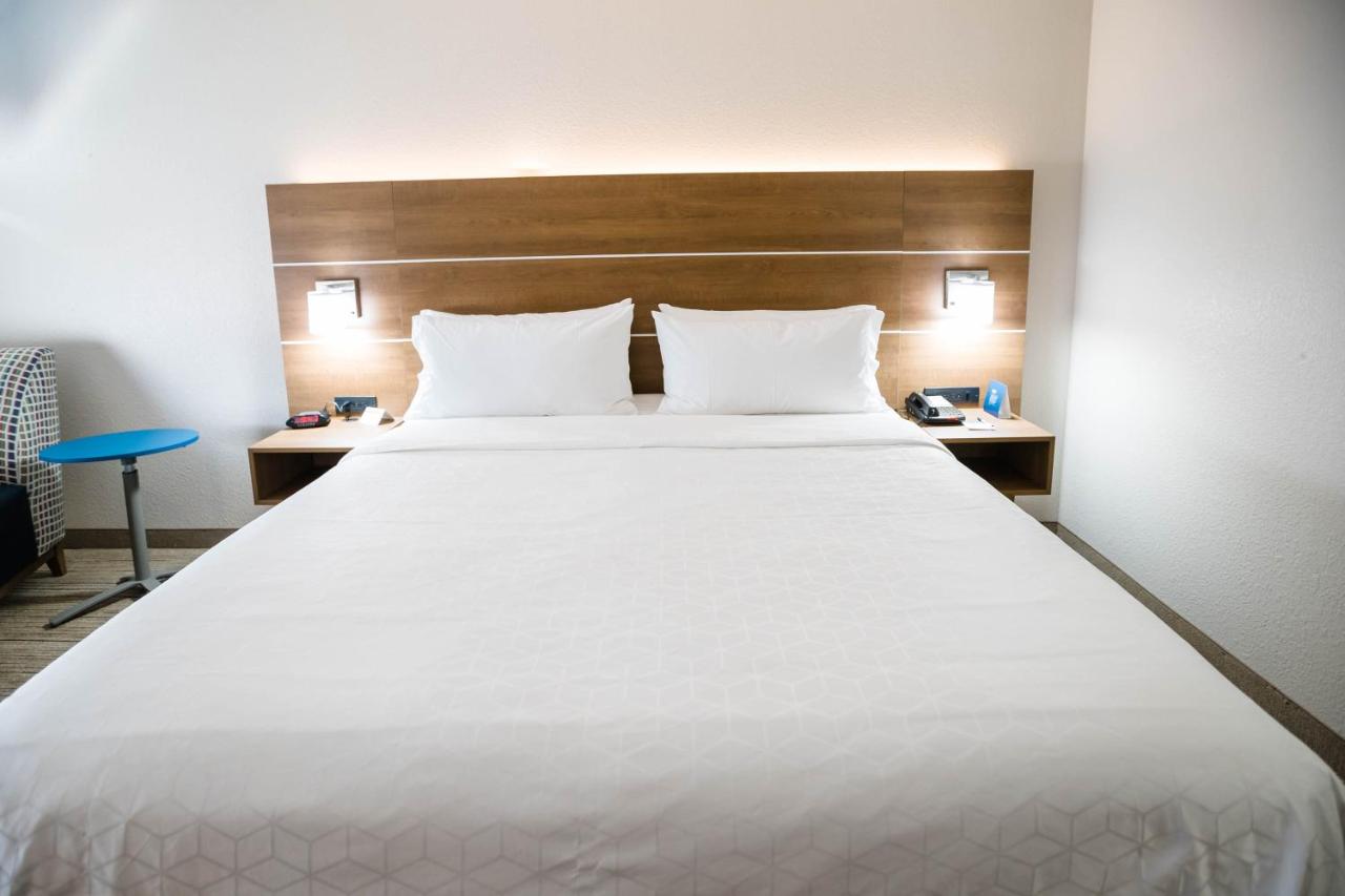 King Leisure Room - Non-Smoking at Holiday Inn Express & Suites Knoxville-Farragut by IHG