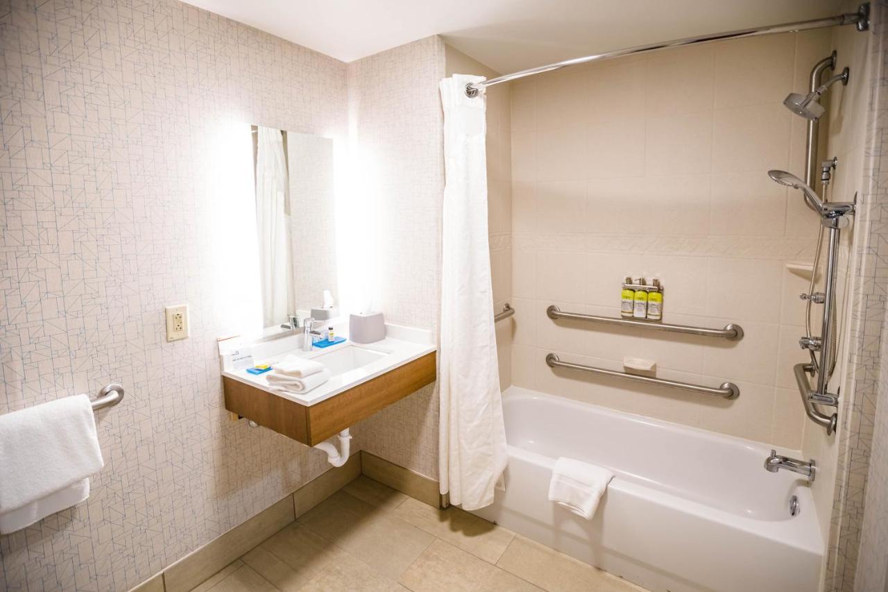King Room - Mobility Access/Hearing Accessible at Holiday Inn Express & Suites Knoxville-Farragut by IHG