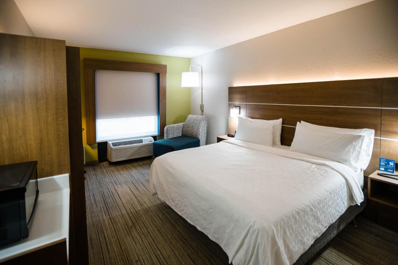 King Room - Mobility Access/Hearing Accessible at Holiday Inn Express & Suites Knoxville-Farragut by IHG