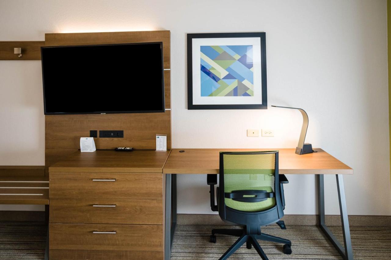2 King Suite with Pullout Sofa at Holiday Inn Express & Suites Knoxville-Farragut by IHG