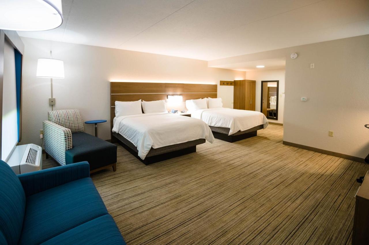 One-Bedroom Executive Suite with Two Queen Beds at Holiday Inn Express & Suites Knoxville-Farragut by IHG