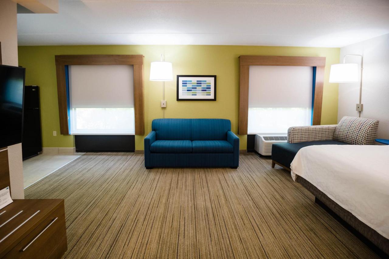 One-Bedroom Executive Suite with Two Queen Beds at Holiday Inn Express & Suites Knoxville-Farragut by IHG