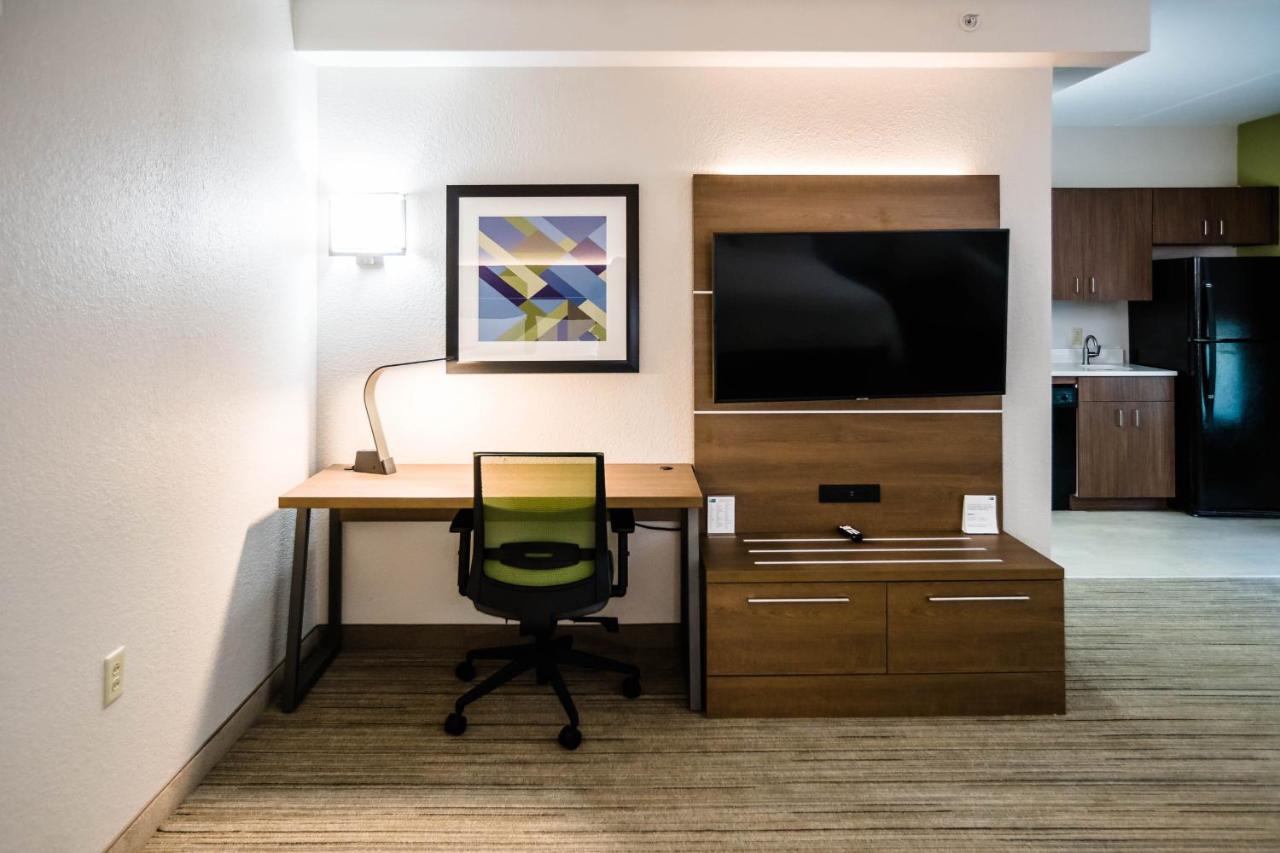 One-Bedroom Executive Suite with Two Queen Beds at Holiday Inn Express & Suites Knoxville-Farragut by IHG