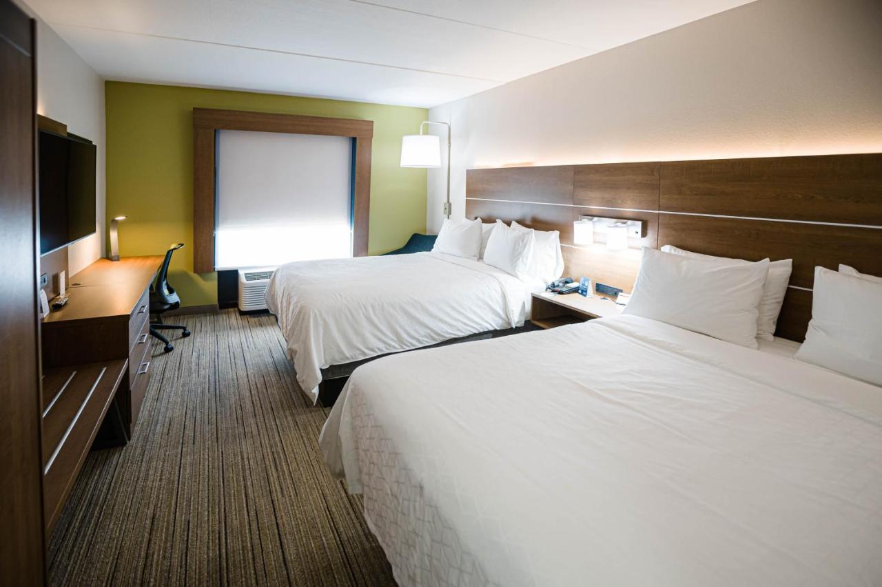 Standard Room with Two Queen Beds at Holiday Inn Express & Suites Knoxville-Farragut by IHG