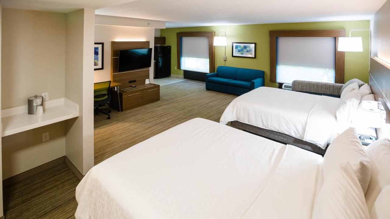 One-Bedroom Executive Suite with Two Queen Beds at Holiday Inn Express & Suites Knoxville-Farragut by IHG