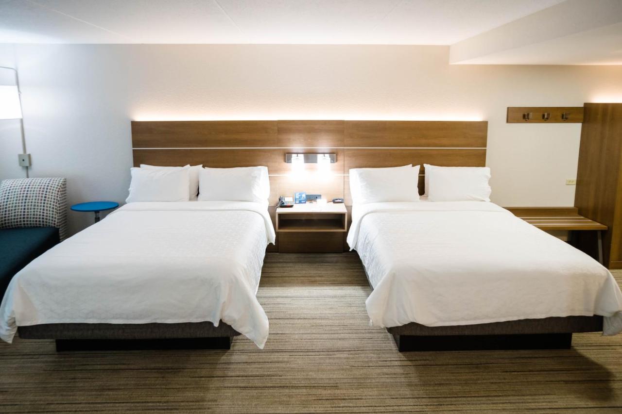 One-Bedroom Executive Suite with Two Queen Beds at Holiday Inn Express & Suites Knoxville-Farragut by IHG