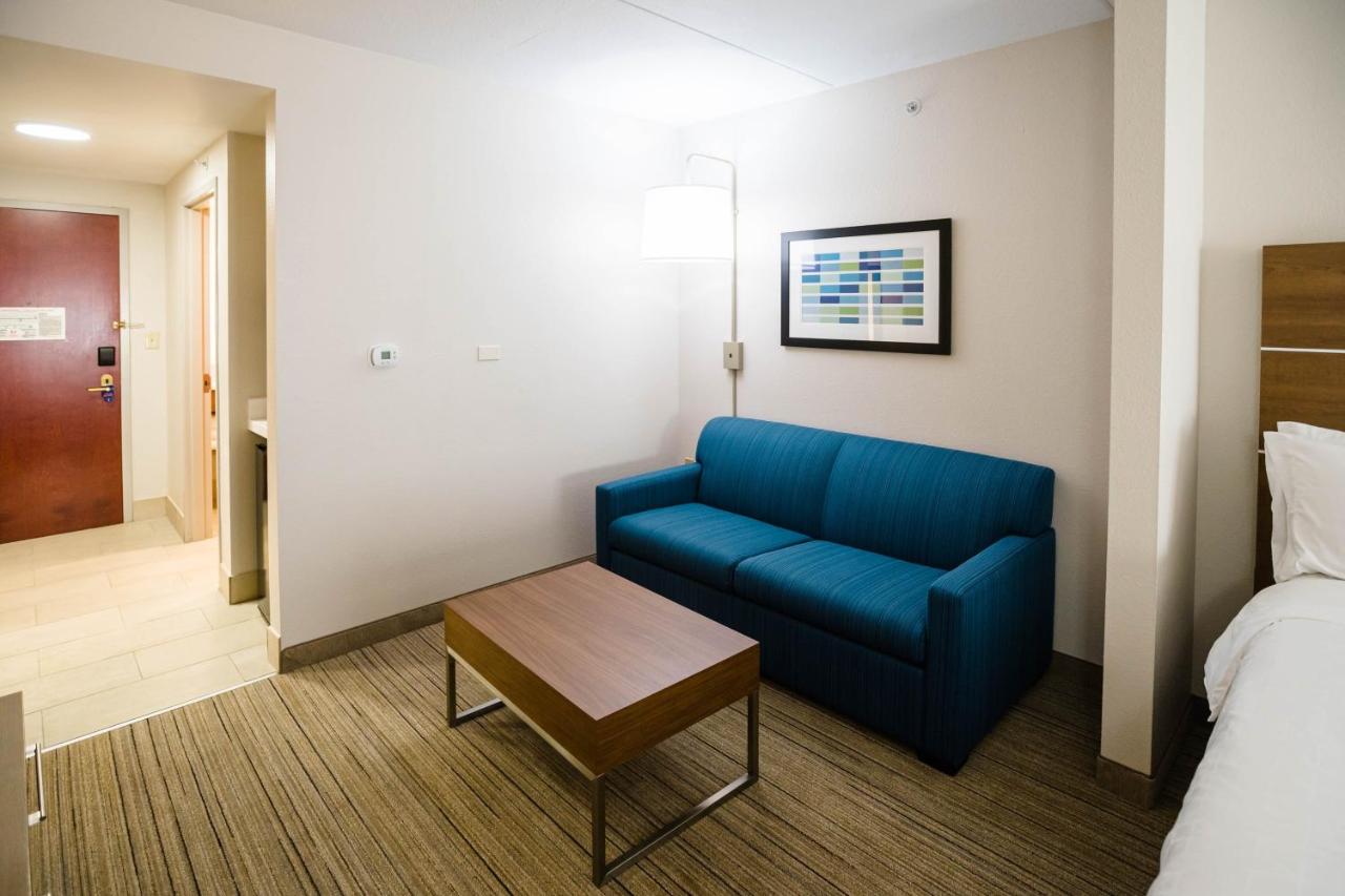 2 King Suite with Pullout Sofa at Holiday Inn Express & Suites Knoxville-Farragut by IHG